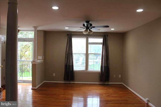 Photo - 42886 Nashua St