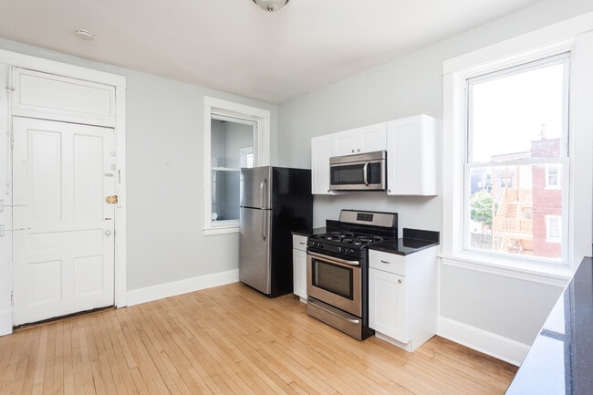 Photo - 901 N Mozart St Unit 3