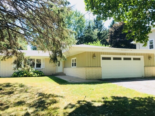 Photo - 724 Burning Tree Ln