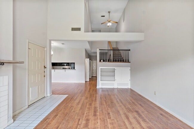 Photo - 3122 Camelot Dr Unit 33