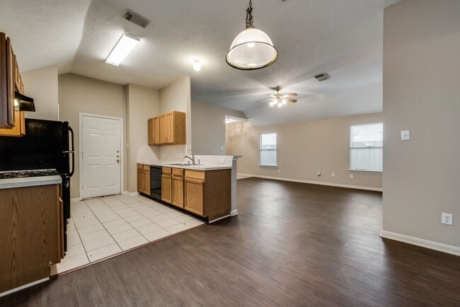 Photo - Beautiful single story 3 bed 2 bath!