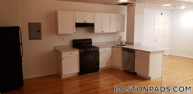 Building Photo - 28 Fleet St Unit B Rental