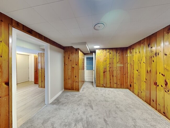 Photo - 2092 Bush Ave E