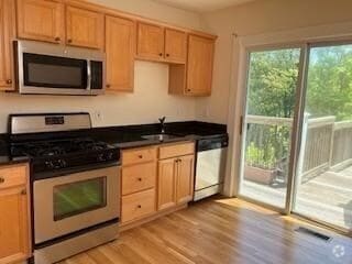 Building Photo - 88 N Main St Unit 6 Rental