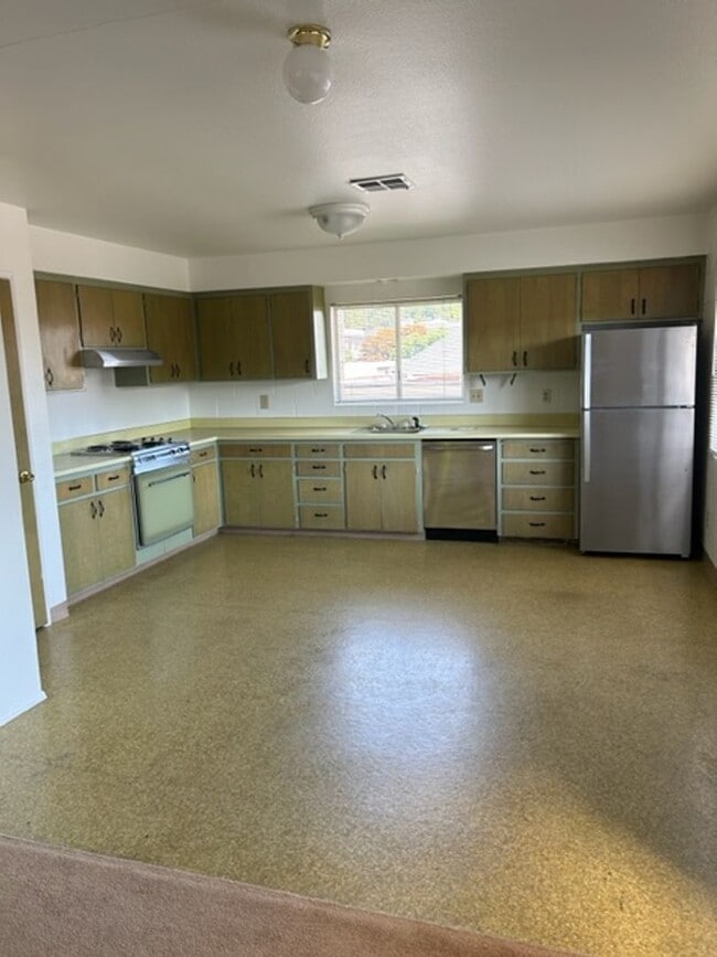 Photo - Unique Apartment for Rent in Cottage Grove - Water and Garbage included.