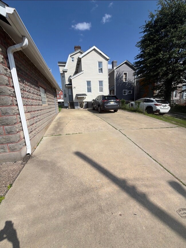 Building Photo - 232 Bigham St Unit 2