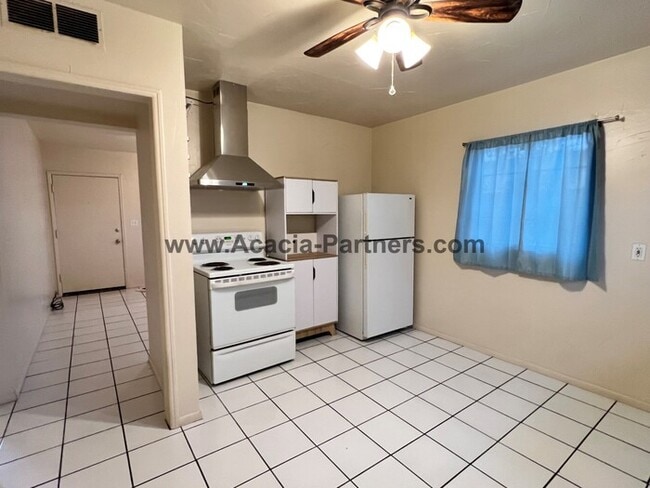 Photo - Close to U of A