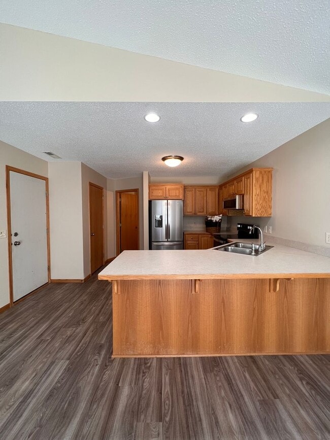Building Photo - 938 E 6th St Rental