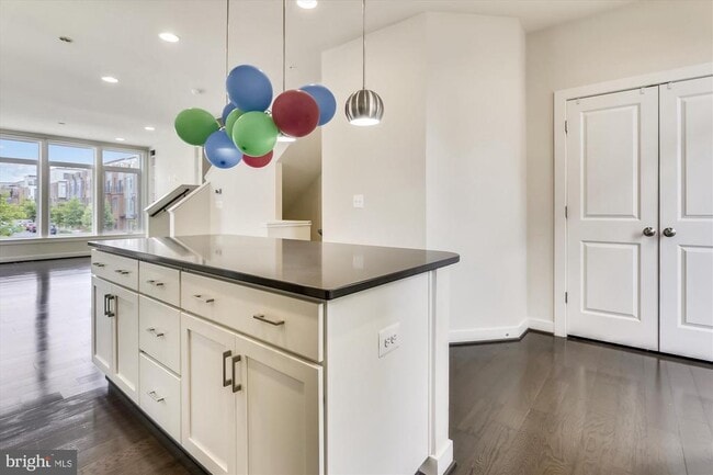 Photo - 8060 Red Hook St