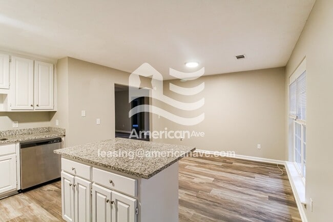 Photo - 751 Parkhill Dr