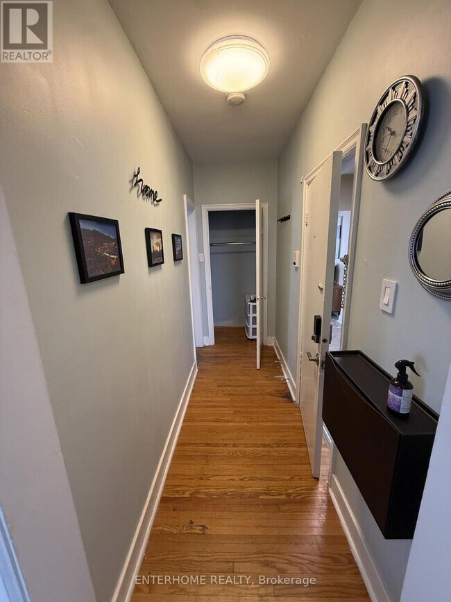 Photo - 51 Queen St E Unit 4