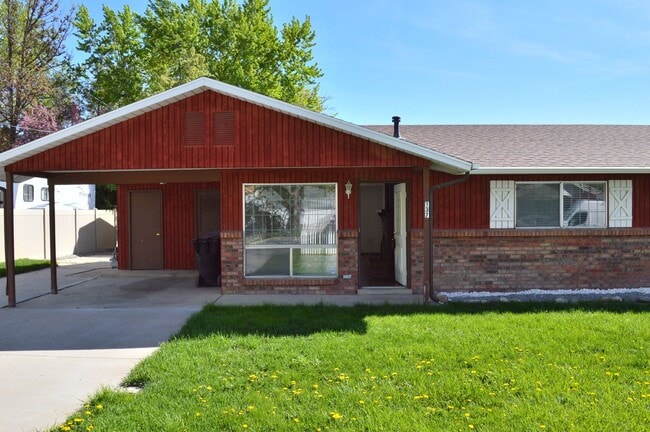 Building Photo - Walton Ln Duplex Unit 137 Walton Ln