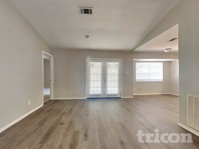 Photo - 11519 Perry Rd