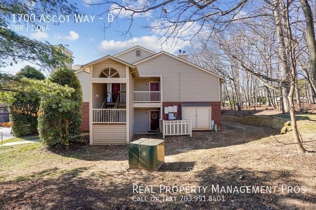 Building Photo - 1700 Ascot Way Unit D
