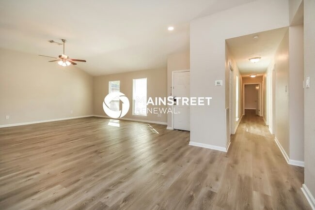 Photo - 3 Bedroom Pet-Friendly Home in Missouri City, TX with Main Street Renewal