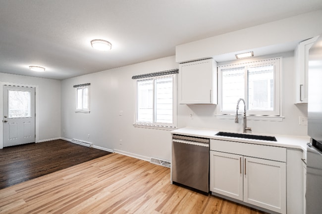 Photo - 638 S 66th St Unit Upper