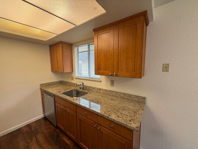 Photo - Charming 2 bed, 1 bath Lynnwood Condo, $1725/mo.