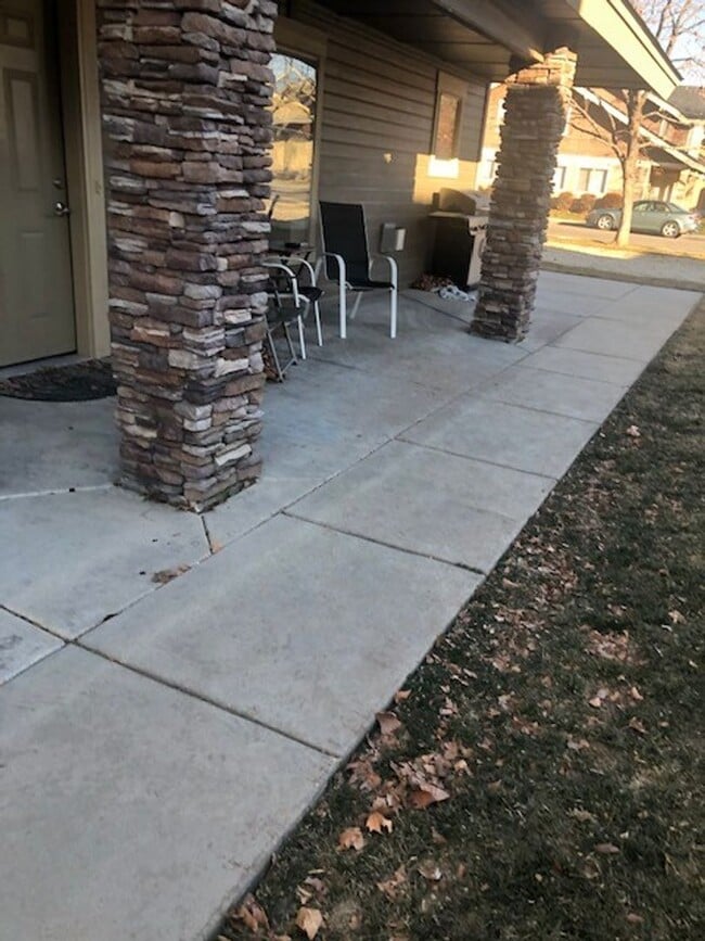 Building Photo - 9965 W Rosecroft Ct Unit 104