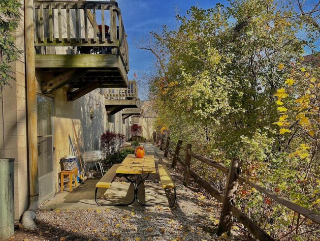 Photo - 111 S Summit St Unidad 227