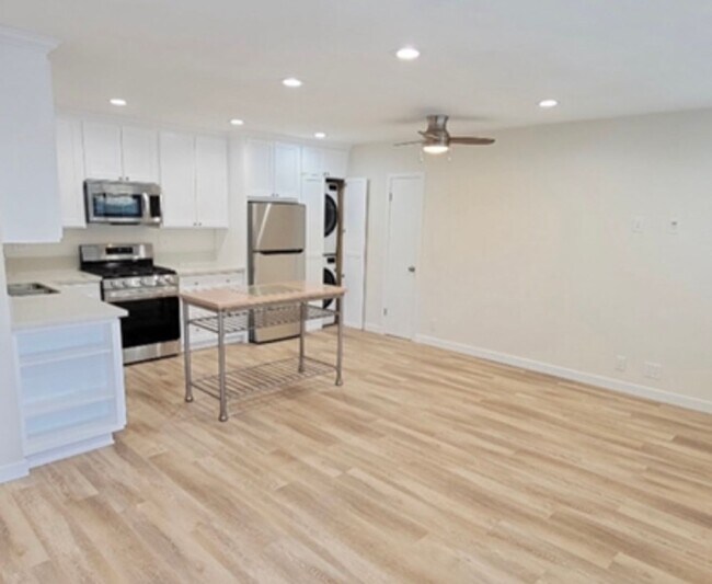 1250 Manhattan Beach Blvd