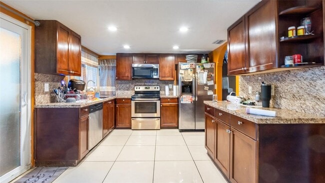 Building Photo - 6624 NW 1st Ct