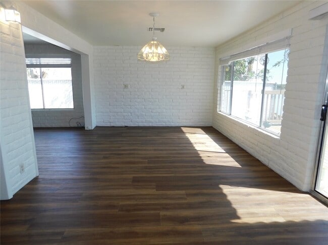 Photo - 2077 Whitewater Dr