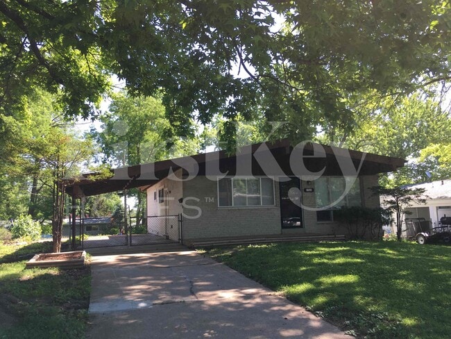 Building Photo - 2560 Pheasant Dr