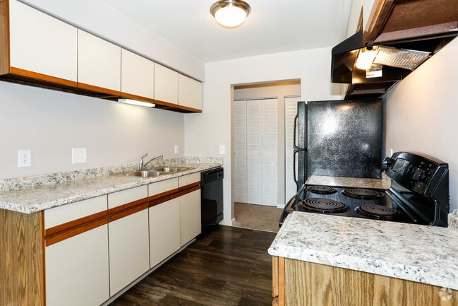 2BR, 1BA - 956 SF - Hickory