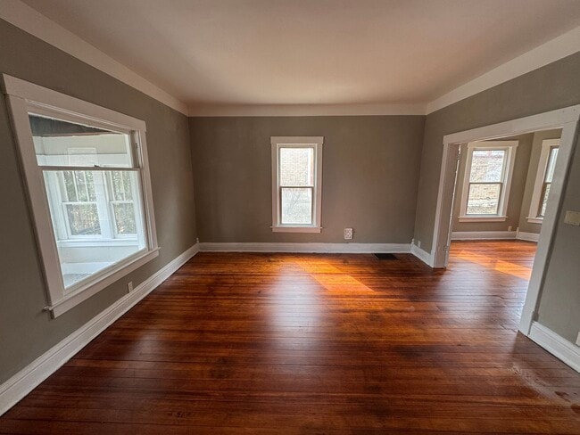 Photo - Spacious 2-Bedroom Home in a Quiet Neighbourhood!