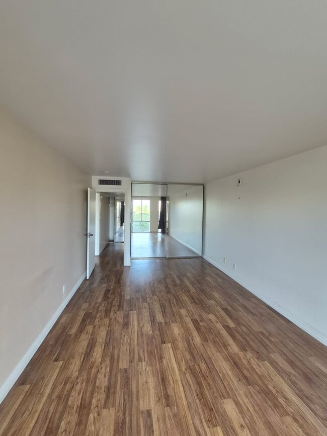 Photo - 800 W 1st St Unidad 702