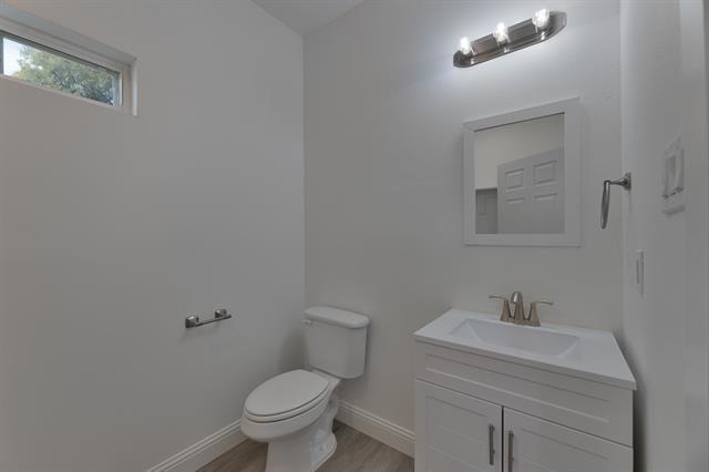 Photo - 840-842 Ryan Rd