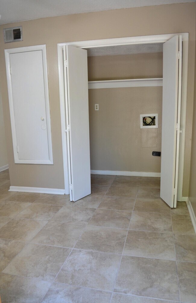 Photo - 154 Valencia Dr Townhome