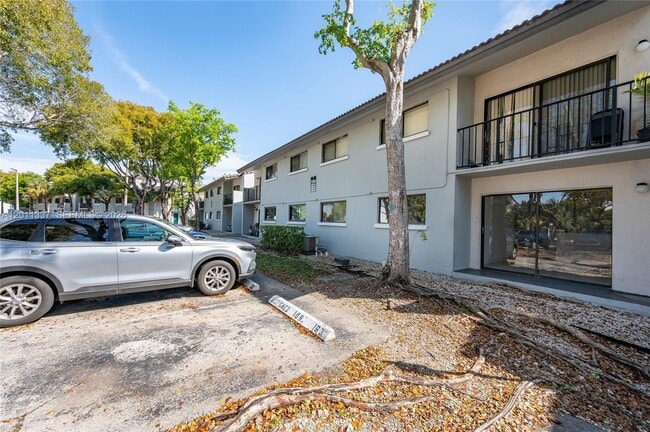 Photo - 7095 NW 179th St Unidad 110