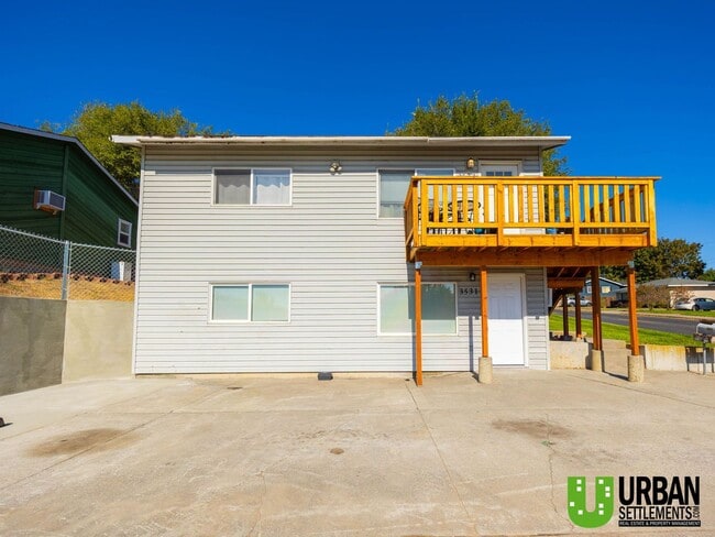 Building Photo - Upriver Dr. 3531-3533 E Unit 3531