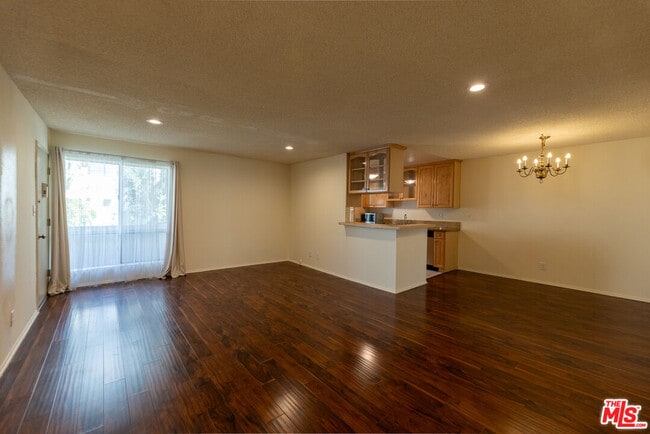Building Photo - 5330 Zelzah Ave Unit 4 Rental