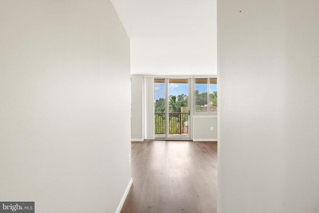Photo - 5353 Columbia Pike Unit 607