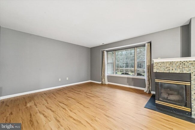 Photo - 606 Oswego Ct