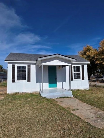 Building Photo - 703 W Phillips St