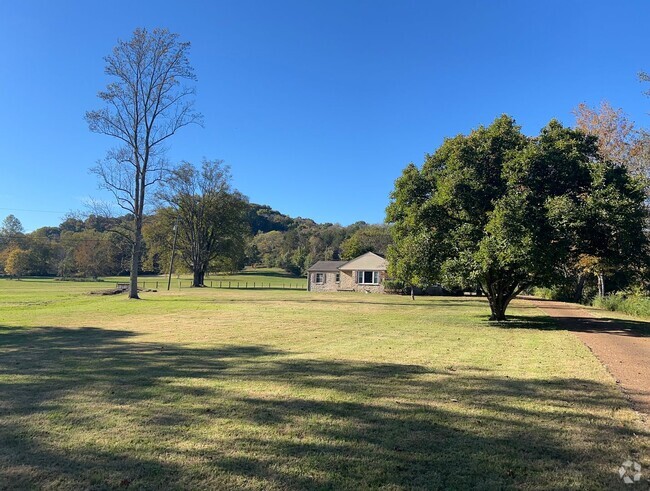 Building Photo - Quaint home on beautiful 2 acres!