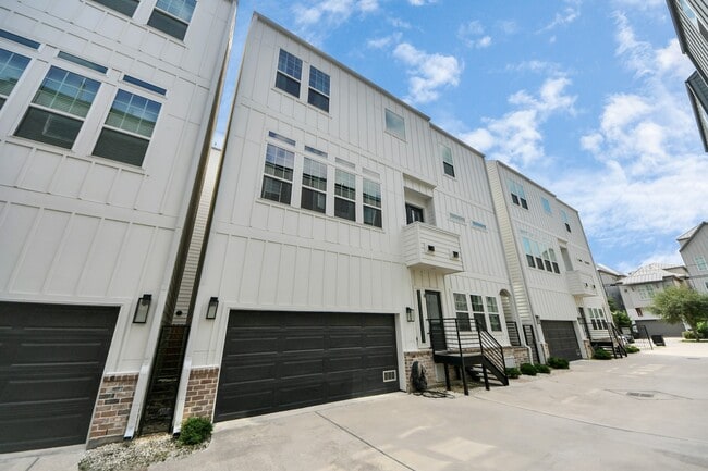 Photo - 1223 W 16th St Unit B