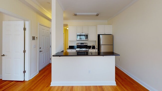 Photo - 6/1 No Fee! Spacious, sunny 3BR/1.5BA between Harvard & Porter!