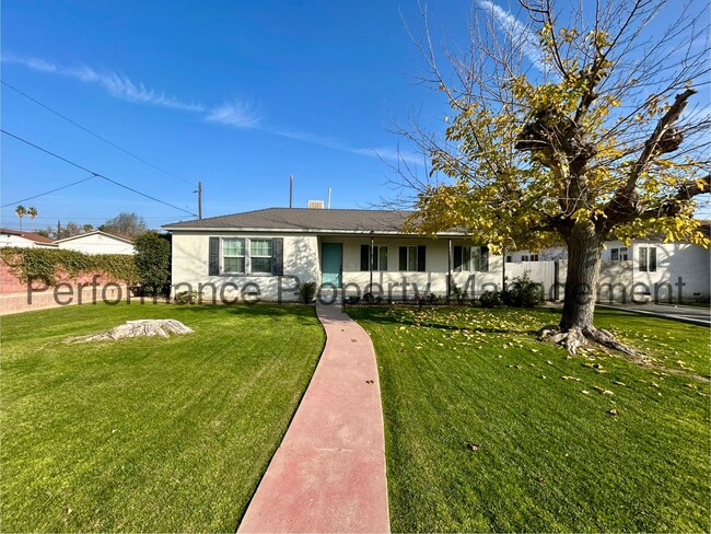 Cozy 3 Bed/1 Bath NE Bakersfield Home w/ S... - Cozy 3 Bed/1 Bath NE Bakersfield Home w/ S...