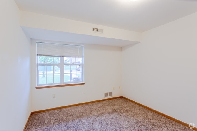 Bedroom - Buckhorn Station Apartment Homes