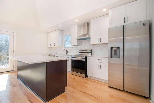 Photo - Room in House on Meldon Ave SE