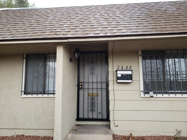 Photo - 3 Bed 2 Bath Townhome Close To The Strip!
