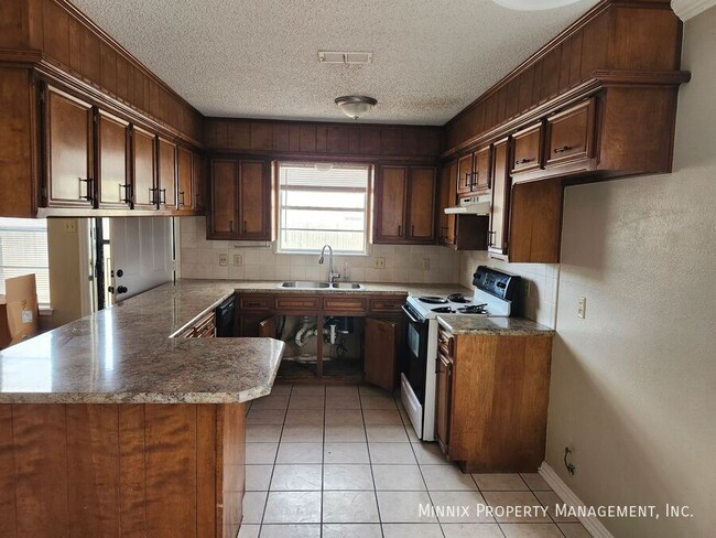 Photo - 2108 76th St