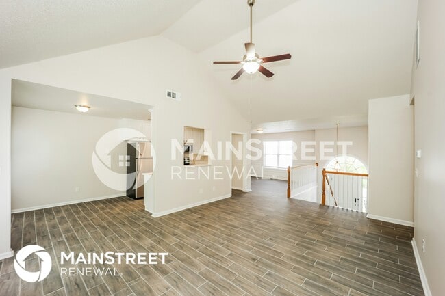 Photo - 930 Castlerock Way