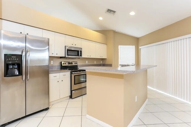 1421 SW 5th Ter