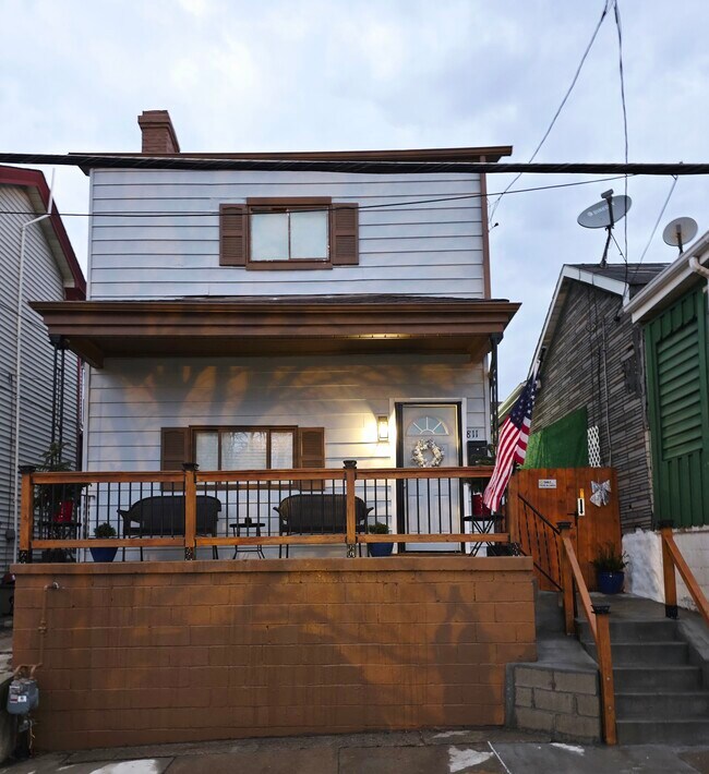 Photo - 811 Excelsior St