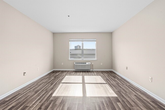 Photo - 905 River Rd